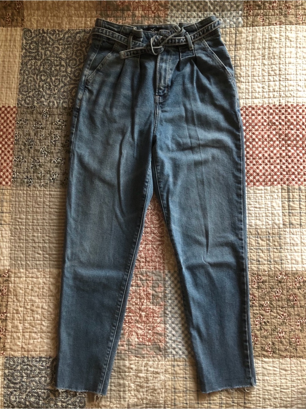 Hollister Ultra High Rise Mom Jeans